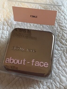 New About-face The Curtain Call Finale Pressed Setting Powder Pink